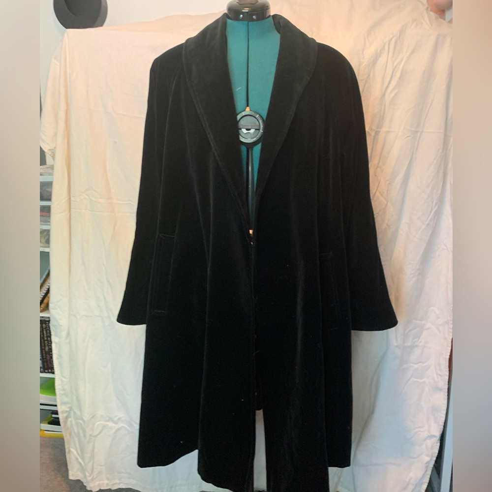 Black velvet coat Women’s size L-XL.
